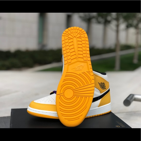 Nike Air Jordan 1 Mid - Picture 6 of 6